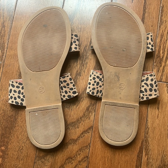 Super cute sandals that fit like a glove - Picture 2 of 2